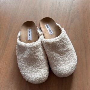 Steve Madden Sherpa clogs